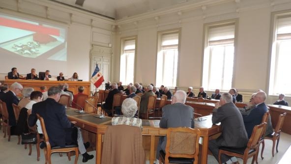 Dans la salle du conseil de département